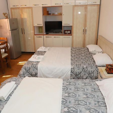 Elvi Aerd Apartment Berat Exterior photo
